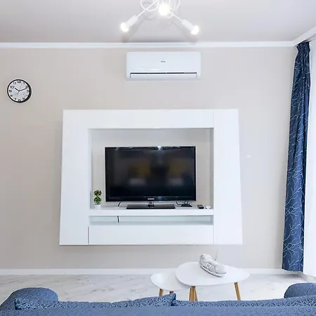 Sunny Blue One-bedroom Flat With Balcony By Flat Mаnager Warna